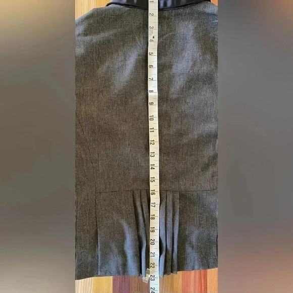 LOFT Black Pleated-Back Blazer with Overstitch & Ribbon Detail, size 10 - Picture 7 of 8